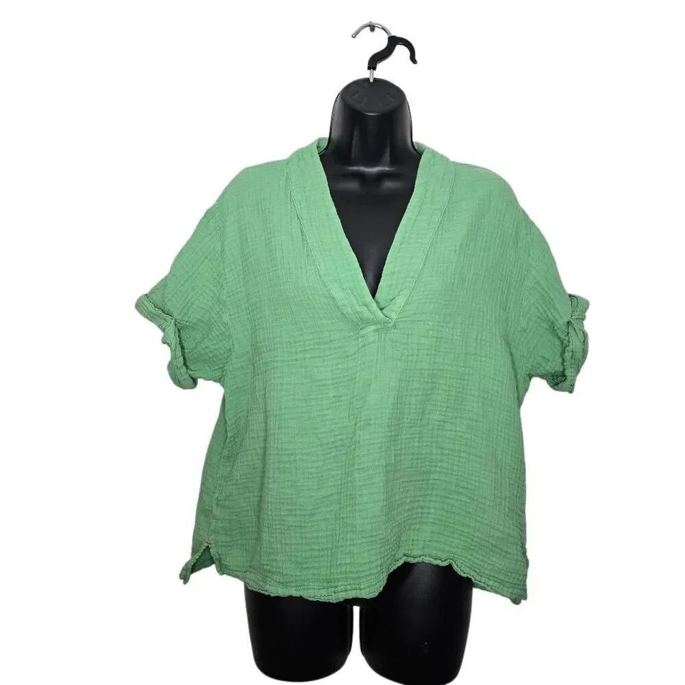 Xirena Avery Blouse Top Size Small Green Short Sleeve Shirt V-Neck